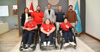 Başkan Özlü sporun ve sporcunun yanında