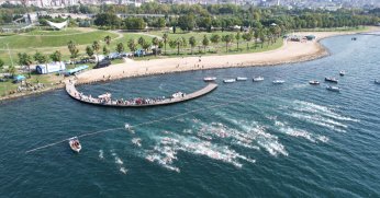 Zafer için yüzdüler!