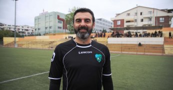 Yok böyle hikaye! Hem antrenör hem kaleci! 