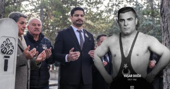 Yaşar Doğu kabri başında dualarla anıldı!