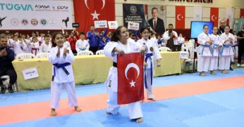 Adana'da karate resitali 