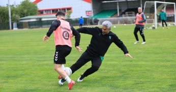 İsmet Taşdemir maç yaparak stresini azaltmaya çalışıyor