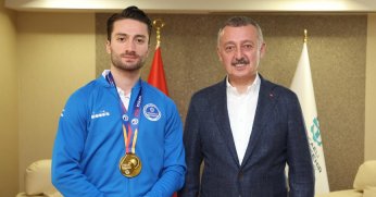 Tahir Büyükakın, Avrupa şampiyonu Ömer Özer’i kabul etti