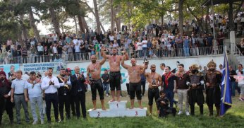 Domaniç Yağlı Güreşleri'nde en büyük Gölcüklü Nedim Gürel 