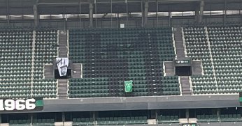 Kırık koltuklar onarıldı... Ne olur bir daha kırmayın!