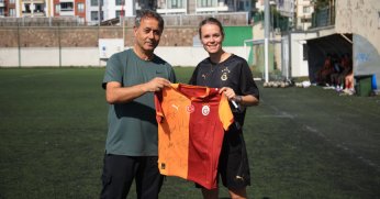 Buse Gül hocasını unutmadı