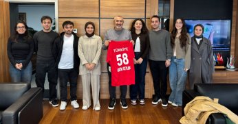 Genç mühendis adaylarından Başkan Ceylan’a Türkiye forması!